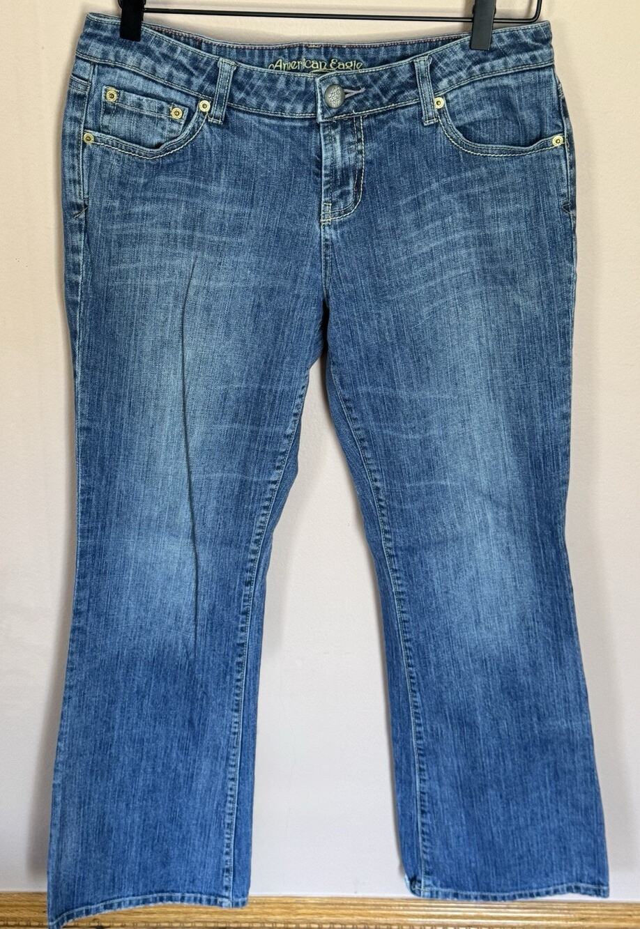 AMERICAN EAGLE WOMEN 10 HIPSTER BLUE JEANS MED WASH